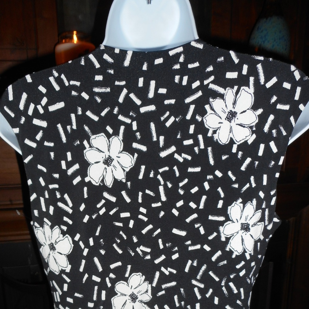 NWT Taylor black and white faux wrap dress, 6 - Picture 6 of 7